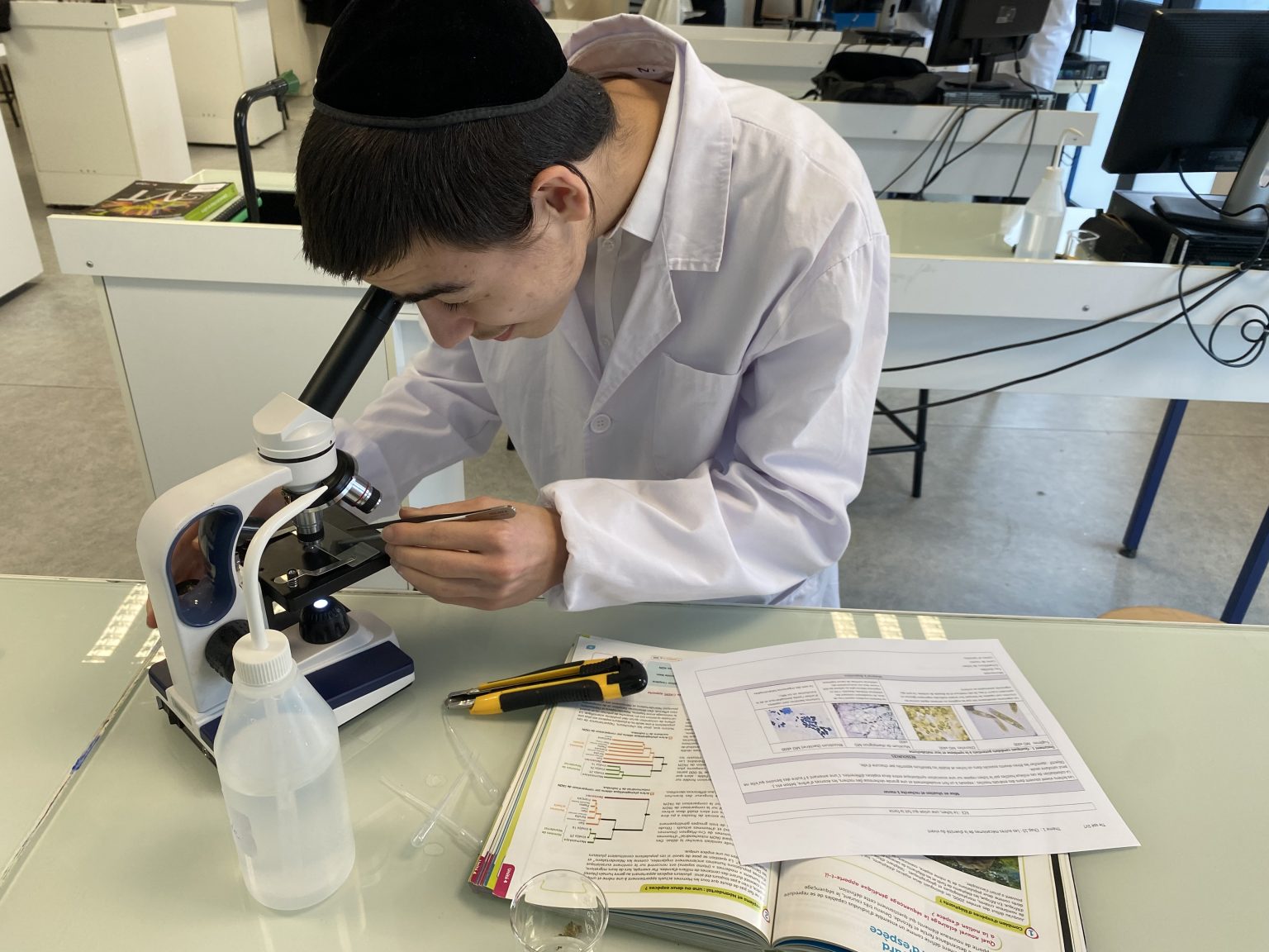 2A8D9D6B-FC46-462B-95B4-3F6244D94A06